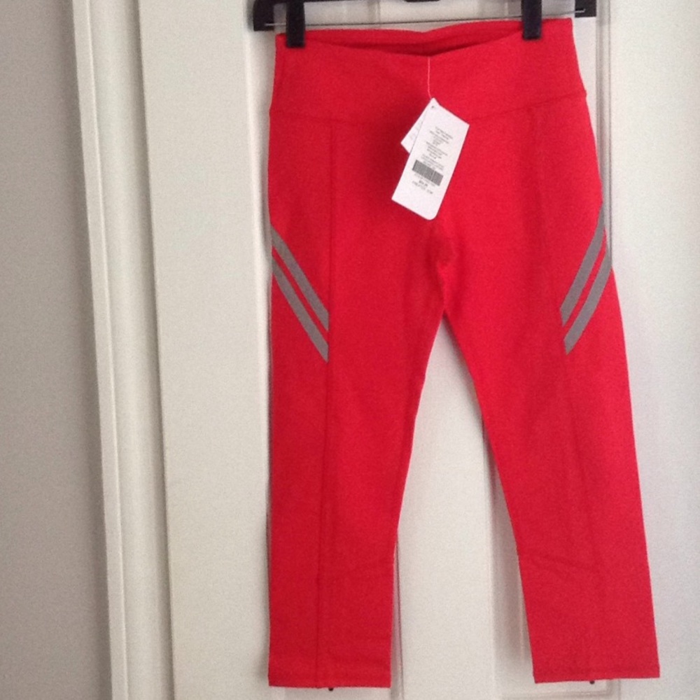Red capris